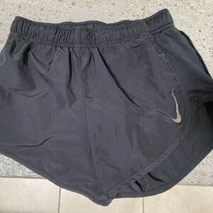 Women’s xs Nike running shorts with liner in great condition!